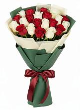 Букет Микс из красных и белых роз во Фрязево