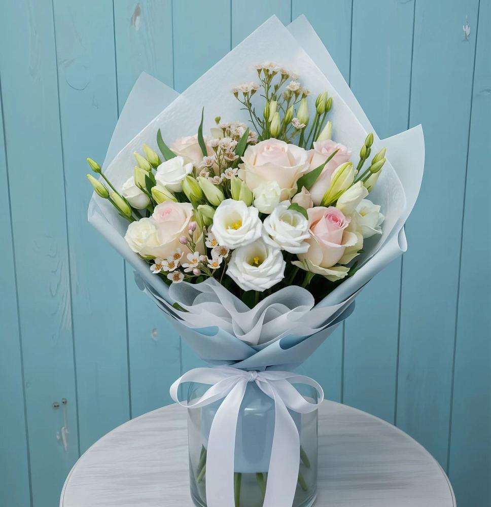 Букет цветов из: Розы и Лизиантусы во Фрязево