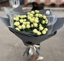 Букет Белые кустовые розы Солинеро во Фрязево