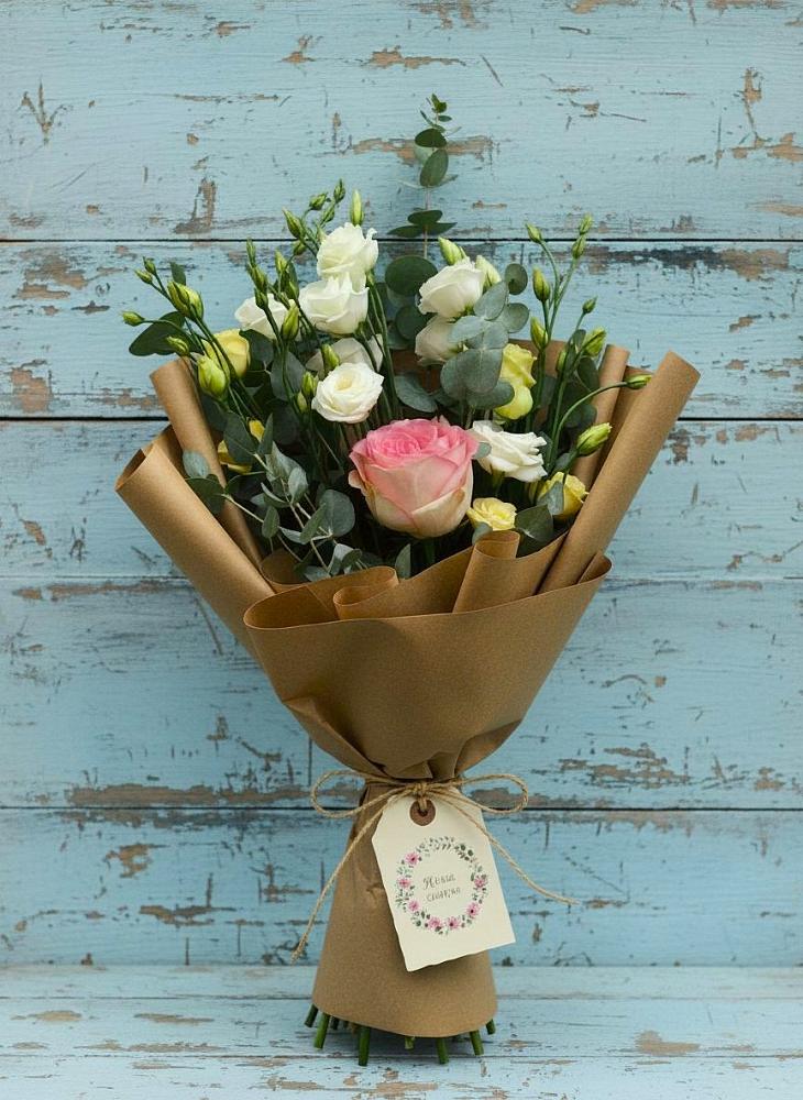 Букет цветов из: Розы и Лизиантусы во Фрязево