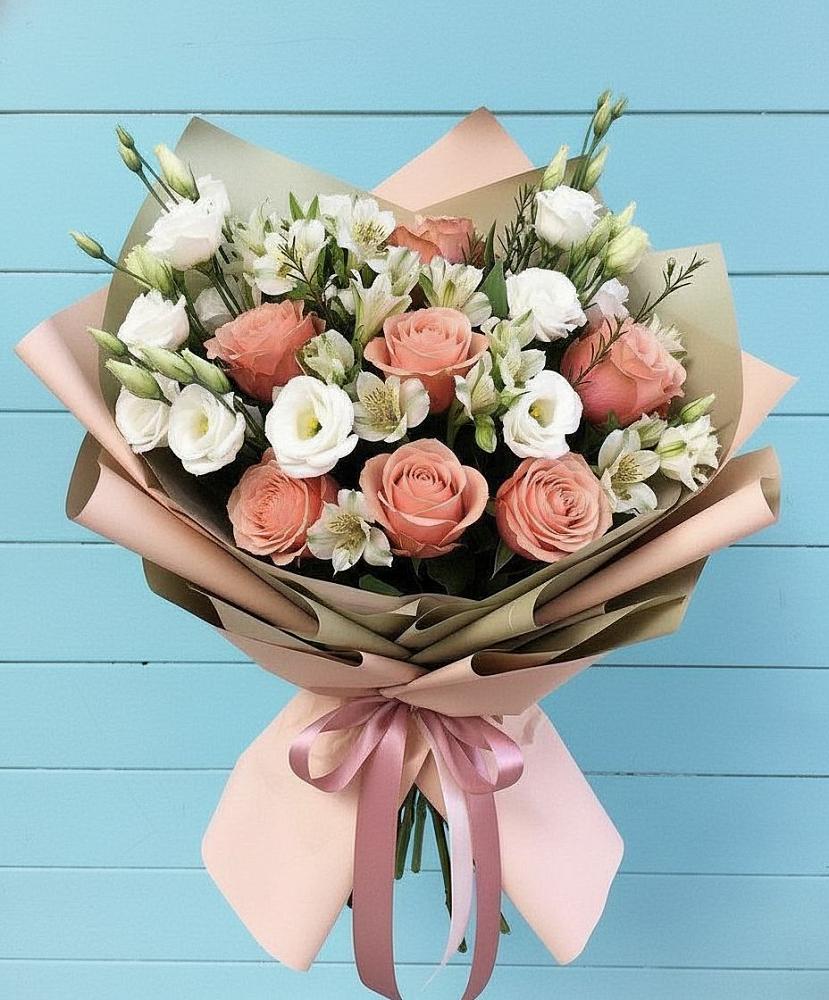 Букет цветов из: Розы, Альстромерии и Лизиантусы во Фрязево