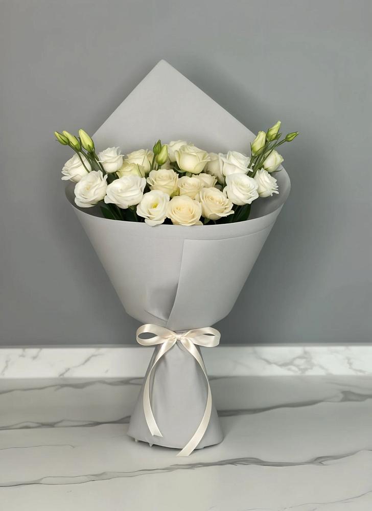 Букет цветов из: Розы и Лизиантусы во Фрязево