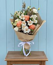 Букет цветов из:  Альстромерии, Лизиантусы, Розы и Хризантемы во Фрязево