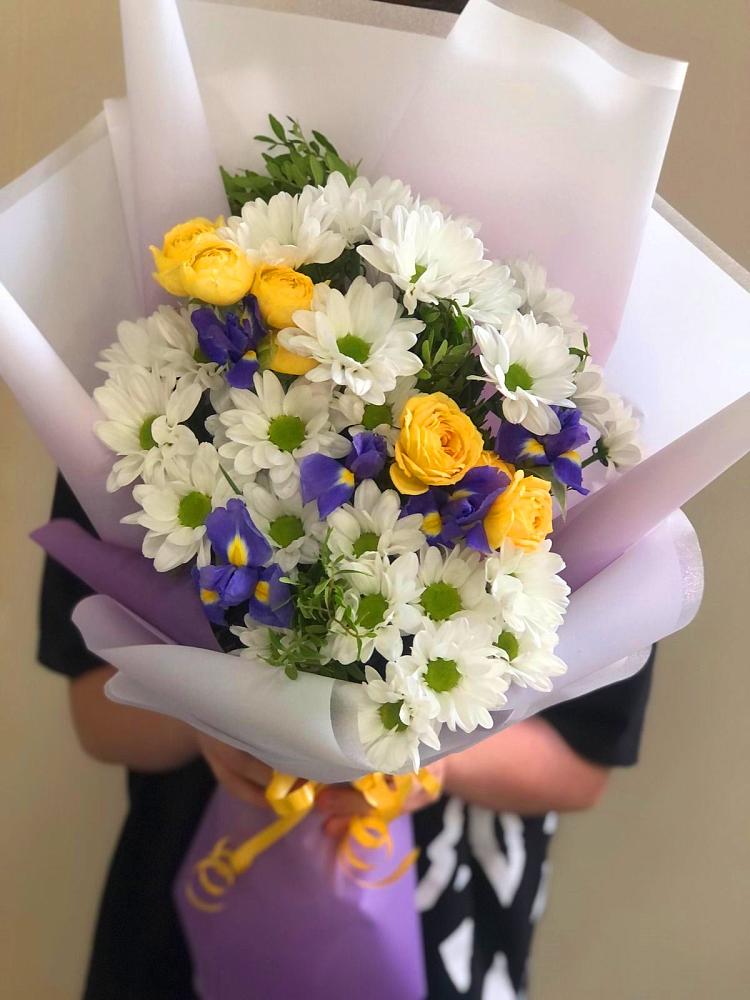 Букет цветов из: Ирисы, Хризантемы и Розы во Фрязево