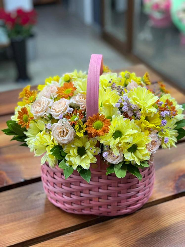 Цветочная композиция из Хризантемы и Розы в корзине во Фрязево