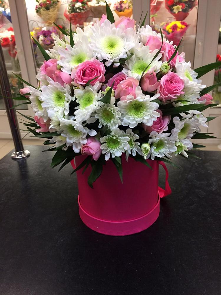 Цветочная композиция из Розы и Хризантемы в шляпной коробке во Фрязево