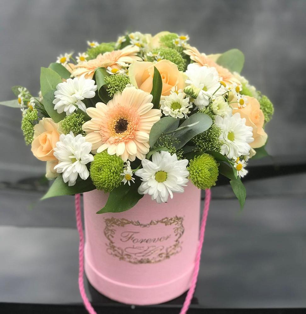 Цветочная композиция из Розы, Герберы и Хризантемы в шляпной коробке во Фрязево